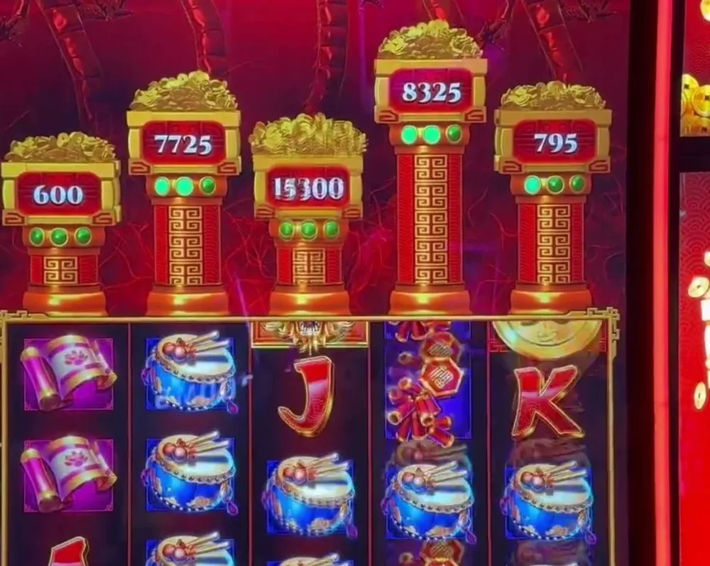 Pillars of Cash: Festive Fortune