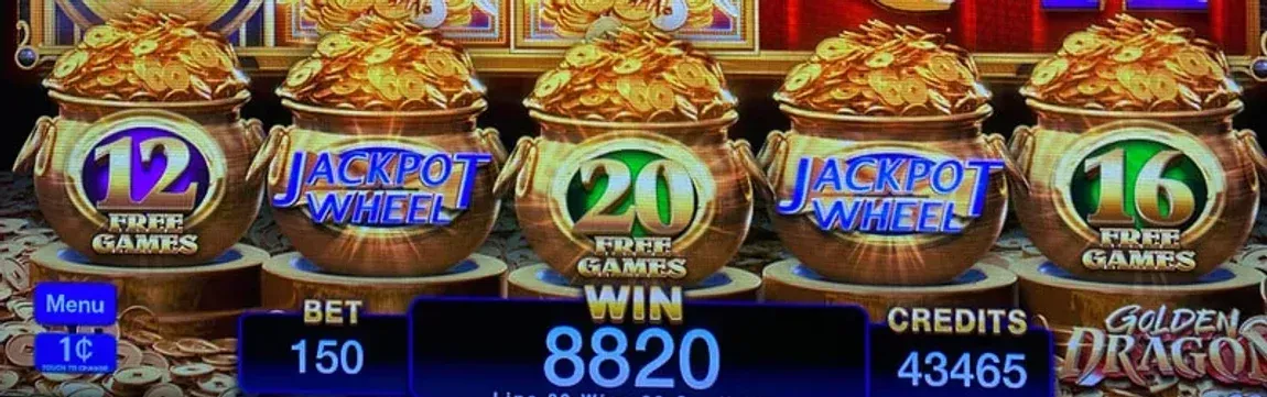 The row of five pots at the base of each reel is the only thing you read. Here they show 8 | 12 | 12 | 8 | 8 free games - none of these count as qualifying, so this is a walk, not a play.