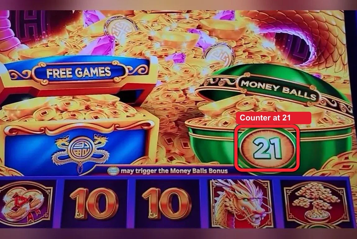 Base game, the read you make before you sit: the green MONEY BALLS bowl on the right is the counter — here it reads 21, comfortably past the 15 play threshold. That single number is the whole play. The higher it climbs toward the 47 cap, the closer the Money Balls Bonus is to firing and the more value a previous player left behind.