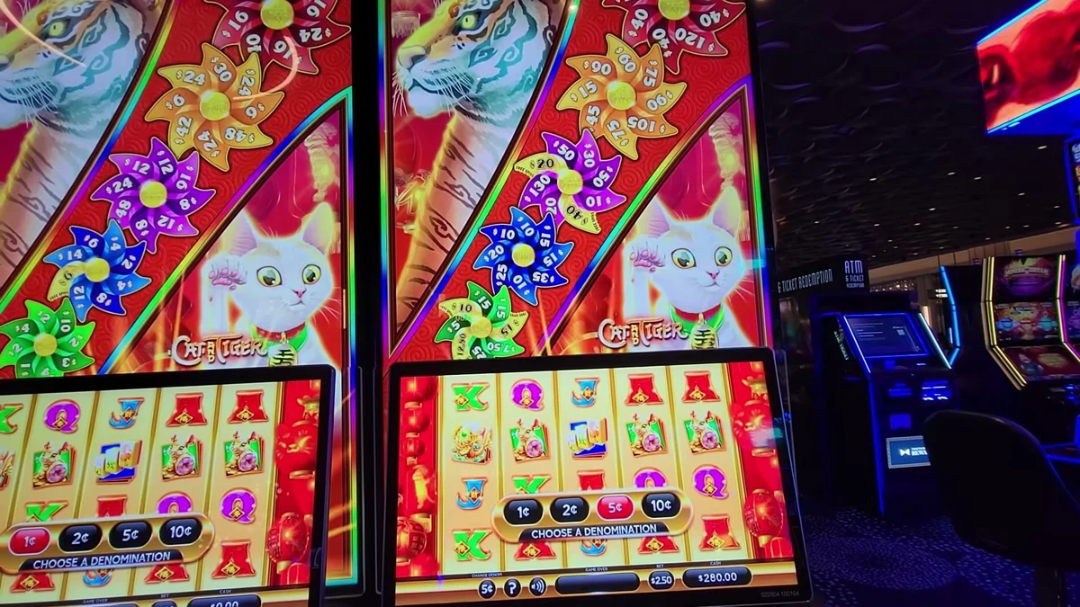 All five pinwheels above the reels — red, orange, purple, blue and green, each split into eight wedges. The gold, sunburst-textured wedges (the ones that also say FREE SPINS) are the golden wedges; the plain colored wedges are credits only. The red ring marks the green and blue pinwheels — the count zone: add up their golden wedges first.