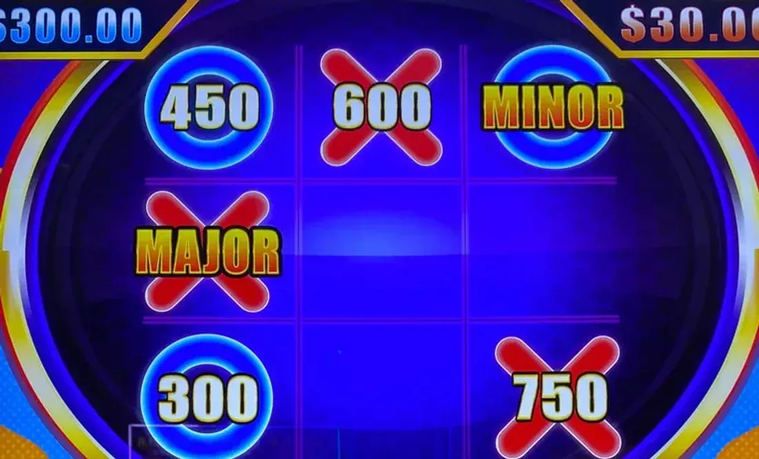 Total every X and every O on the board. This board is loaded — 50, 150, 200, 250, 100 on the red X's, a MINOR plus 50 and 50 on the blue O's. That sum against the bet is the entire read. The MAJOR / MINOR readouts sit in the top corners.